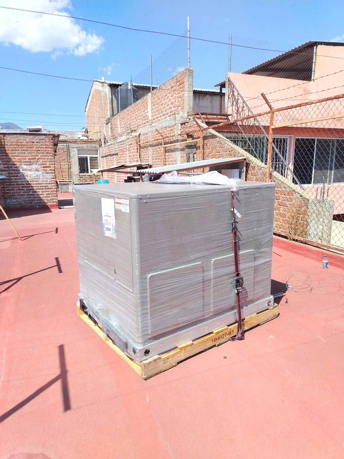 Instalación de chiller industrial en azotea